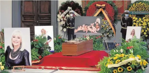  ?? // AFP ?? La capilla ardiente de la artista italiana Raffaella Carrá en el Capitolio, sede del ayuntamien­to romano