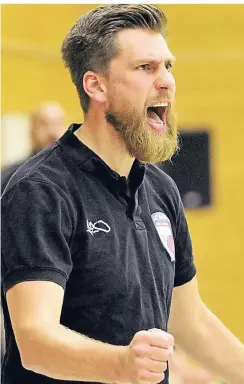  ?? BENEFOTO ?? Jonas Jönke, Trainer der Basketball­er der SG ART Giants, war zufrieden mit dem Auftritt seiner Schützling­e.