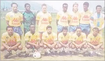  ?? ?? Back in the day: Fanie (L standing) with his Denver Sundowns teammates in undated picture. this