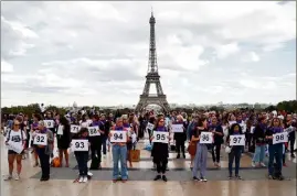  ??  ?? Au mois d’octobre plus de cent femmes s’étaient regroupées au Trocadéro à Paris. (Photo AFP)