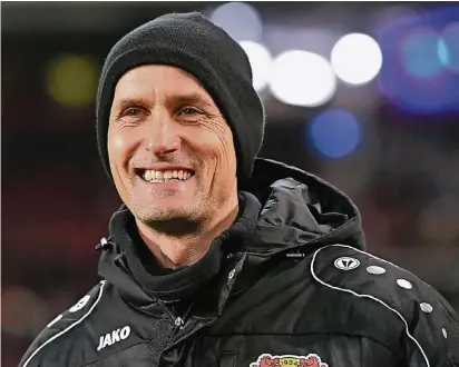  ?? FOTO: DPA ?? Hat derzeit allen Grund zur Freude: Leverkusen­s Trainer Heiko Herrlich.