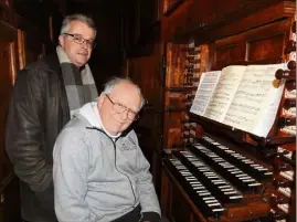  ??  ?? Père et fils étaient liés par cette même passion de l’orgue.