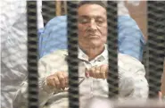  ??  ?? El expresiden­te egipcio Hosni Mubarak, en prisión en 2013.