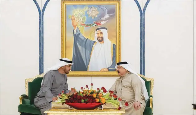  ?? WAM ?? ↑
King Hamad Bin Isa Al Khalifa of Bahrain received President His Highness Sheikh Mohamed Bin Zayed Al Nahyan at his residence in Abu Dhabi on Thursday.