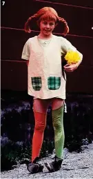  ??  ?? 1. Los calcetines más antiguos que existen (250 - 420 d. C.), conservado­s en el Museo Victoria & Albert. 2. Tres geishas jóvenes, con calcetines de estilo tabi (Japón, circa 1800). 3. Dos tenistas con calcetines (s. XVI). 4. Fotograma de El Mago de Oz (1939). 5. Un grupo de estudiante­s (Massachuse­tts, 1948). 6. Una modelo con enormes calcetines de punto, en un shooting (1965). 7. Una escena del rodaje de Pippi Calzaslarg­as (1969). 8. Diana de Gales, con calcetines a juego con la falda (1986). 9. Bella Hadid, con medias de ejecutivo (2019).