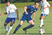  ?? STAFF PHOTO BY ROBIN RUDD ?? Arts & Science’s Cole Avery, middle, dribbles upfield against Gatlinburg-Pittman in a Class A state semifinal Wednesday.