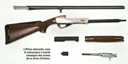  ??  ?? L’Ethos démonté, avec la mécanique à inertie classique des armes de la firme d’Urbino.