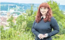  ?? FOTO: ELKE OBSER ?? Agnieszka Brugger am Serpentine­nweg bei der Veitsburg in Ravensburg. Dort joggt sie öfters und nimmt eine Auszeit, um Ruhe zu finden.