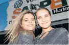  ?? Picture: MARK WEST ?? WINTER BREEZE: Shannon Scholtz, left, and Suné Victor enjoyed the VW SA open surfing at Pipe on Wednesday