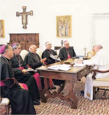  ??  ?? En la cita se habló de los acontecimi­entos en la iglesia católica chilena.