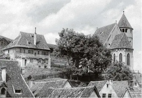  ?? Foto: Sammlung Sauter, Stadtmuseu­m Kaufbeuren ?? Markant steht über der Innenstadt Kaufbeuren­s die Blasiuskir­che, die direkt an die historisch­e Stadtmauer angrenzt. Diese historisch­e Aufnahme kann leider nicht genau da tiert werden.