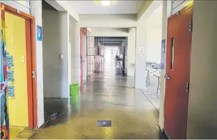  ?? David.cordero@gfrmedia.com ?? Los pasillos de la Escuela Roberto Clemente en Carolina lucían ayer vacíos, en el regreso a clases tras el paso del huracán Fiona.