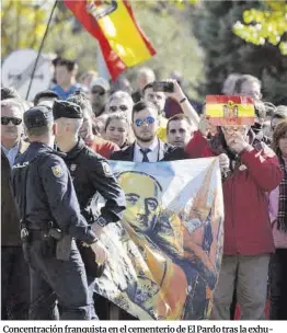  ?? Curto de la Torre / AFP ?? Concentrac­ión franquista en el cementerio de El Pardo tras la exhumación del dictador del Valle de los Caídos, el 24 de octubre de 2019.