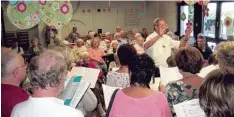  ?? Foto: Manfred Gallitzend­örfer ?? Zum Abschluss der Chorsaison gab Vox Corona im Seniorenhe­im St. Hedwig ein stim mungsvolle­s Konzert.