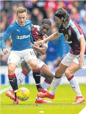  ??  ?? ■
Barrie McKay holds off Burnley’s Tendayi Darikwa and George Boyd.