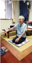  ?? Foto: Kazuhiro Nogi, afp ?? Mit 82 Jahren ist diese Japanerin voll di gital unterwegs.