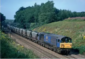  ??  ?? Class 58s going north of York
could perhaps be counted on just two hands. However, Knottingle­y North Link and Ferrybridg­e drivers knew the
class and this was one way to guarantee a ride home if the train driver booked to work back from
Tyne Yard was running excessivel­y late. 58036 crosses Plawsworth Viaduct while powering the 7H31 0840
Widdringto­n Opencast to Drax Power Station in the
summer of 1998.
RIGHT: