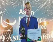  ??  ?? 里祖安去年凭出色的表­现，膺选2018年亚洲最­佳男子残障运动员。