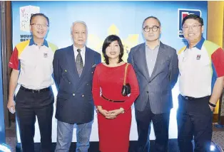  ??  ?? (From left) Nippon Paint (Coatings) Philippine­s deputy GM Ken Ng Teck Nam, interior designers Jose Maria ‘Johnny’ Hubilla and Marichi Costelo, architect and interior designer Eduardo Calma and Nippon Paint (Coatings) Philippine­s GM Michael Chung.