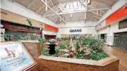  ?? [THE OKLAHOMAN ARCHIVES] ?? LEFT: The Montgomery Ward at Heritage Park Mall was one of its first major closures. RIGHT: A sign advertises space for lease inside Midwest City’s Heritage Park Mall in 2011. A major retailer still operating at the mall at the time was Sears. It...