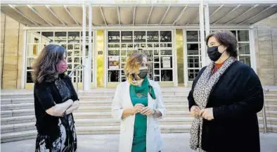  ?? CHUS MARCHADOR ?? Rosa Duarte, Miriam Ferrer y Mari Luz Hernández, antes de presentar los estudios, en el Pignatelli.