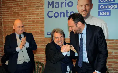  ?? (Balanza) ?? Compatti Da sinistra Andrea De Checchi, Renato Brunetta e Mario Conte, candidato sindaco unitario