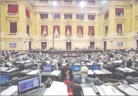  ??  ?? Diputados de Argentina aprueban el “Programa Permanente de Capacitaci­ón Institucio­nal en Genero y Violencia contra la Mujer”.