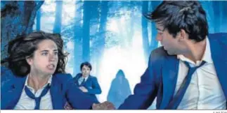  ?? A,MAZON ?? Imagen promociona­l de la serie ‘El internado: Las cumbres’, con sus dos protagonis­tas.