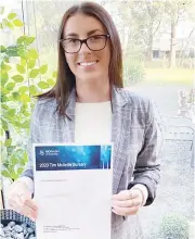  ??  ?? Samara Amoroso, who is studying a bachelor of nursing at Monash University proudly displays the certificat­e she received acknowledg­ing the presentati­on of the Tim McArdle memorial bursary.