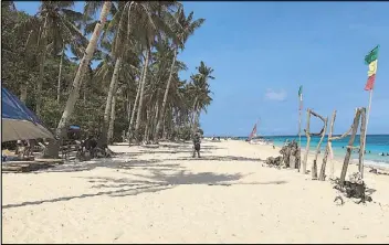  ?? JENNIFER RENDON ?? Tourists soak up the sun on Puka Beach in the northern part of Boracay yesterday. This stretch, devoid of any permanent structures, is considered by many as a swimmers’ paradise.