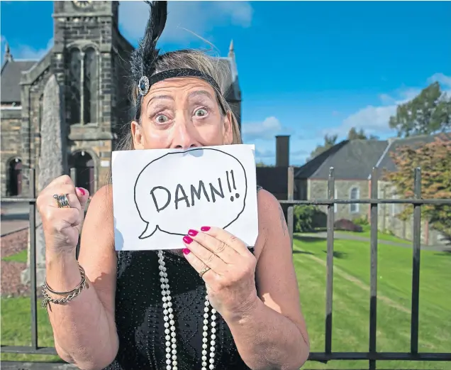  ?? Picture Andrew Cawley ?? New Barrhead Players founder Alma Mearns in costume and silent protest at Bourock Church in Barrhead