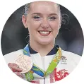  ??  ?? Η Εϊμι Τίνκλερ με το χρυσό ολυμπιακό μετάλλιο