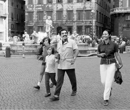  ?? ?? Back in time Author Gabriel Garcia Marquez with his wife Mercedes and sons Gonzalo and Rodrigo in Rome, September 1969. (GETTY IMAGES)
