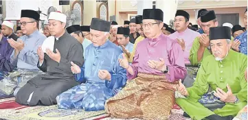  ??  ?? (From right) Asfia, Abang Johari and Taib joined by other Muslims during the Maal Hijrah prayer ceremony.