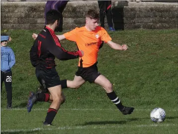  ??  ?? Tom Keavney of Bridge Rovers closes in on Jamie Thomas of Wexford Bohs during their Premier Division match in Castlebrid­ge.