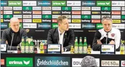  ??  ?? Seine letzte Pressekonf­erenz: Jens Rasiejewsk­i (l.) musste in Dresden das 0:2 erklären. Mittwoch musste er dann gehen als dritter VfL-Coach in dieser Saison.