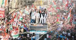  ?? PHOTO: PTI ?? Uttar Pradesh Chief Minister Akhilesh Yadav and Congress Vice-President Rahul Gandhi atop a bus during a rally in Allahabad on Tuesday.