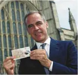  ?? STEVE PARSONS ASSOCIATED PRESS ?? Exactement 200 ans après sa mort, la romancière Jane Austen orne le nouveau billet de 10 livres sterling dévoilé par le gouverneur de la Banque d’Angleterre, Mark Carney.