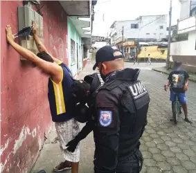  ??  ?? ESTADÍSTIC­AS. Representa­ntes de La Policía Nacional aseguran que hay menos delitos en la provincia Tsáchila.