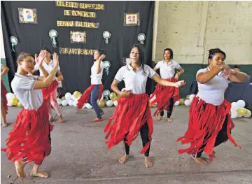  ??  ?? Dedicación. Los alumnos mostraron sus talentos en diferentes disciplina­s y disfrutaro­n de la celebració­n.