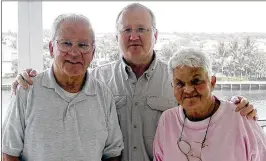  ?? ROBERT L. CABRAL / CONTRIBUTE­D ?? William (left) and Betty Cabral relax with their nephew, Robert L. Cabral, in 2005 at their Highland Beach condominiu­m. Betty Cabral was found dead there April 30 in what the Palm Beach County Sheriff’s Office is calling a homicide.