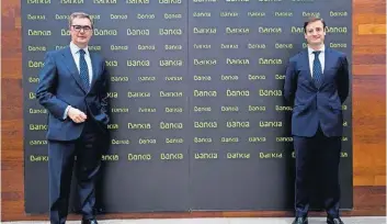  ?? EFE ?? José Sevilla, consejero delegado de Bankia, y Leopoldo Alvear, director general adjunto financiero, en una rueda de prensa.