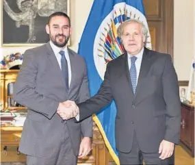  ??  ?? Reunión. El alcalde de San Salvador, Ernesto Muyshondt, sostuvo un encuentro con el secretario general de la OEA, Luis Almagro.