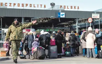  ?? REUTERS ?? Polonia reconoció que en dos días recibieron 115 mil refugiados ucranianos