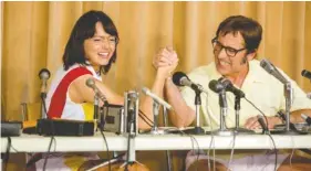  ?? MELINDA SUE GORDON/FOX SEARCHLIGH­T PICTURES ?? Emma Stone, left, and Steve Carell play tennis stars Billie Jean King and Bobby Riggs in “Battle of the Sexes.”