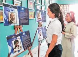  ??  ?? Itinerante. La exposición, que es llevada a diversos lugares, estará abierta al público en la Casa de la Cultura vicentina hasta el 15 de septiembre.