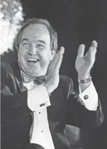  ?? BILL KELLEY III /THE COMMERCIAL APPEAL ?? Memphis Showboats coach Pepper Rodgers shares in the laughter during a roast where he was the object of attention on 1984.