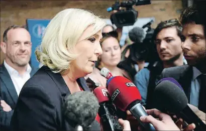  ?? MICHEL SPINGLER / AP ?? Marine Le Pen, ayer, en un acto en Henin Beaumont, al norte de Francia