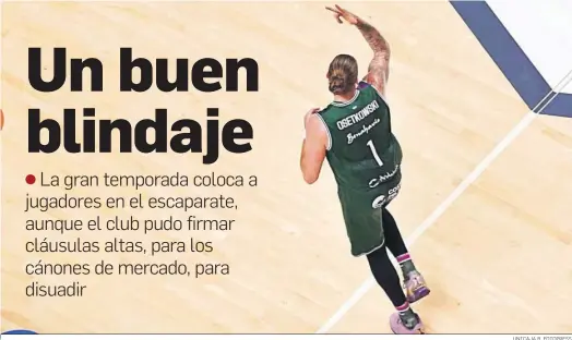  ?? UNICAJA B. FOTOPRESS ?? Antonio Herrera saluda a Manolo Rubia en las oficinas de Los Guindos.