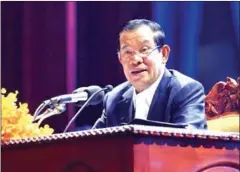  ?? FACEBOOK ?? Prime Minister Hun Sen speaks to a group of union leaders in Phnom Penh on Sunday.